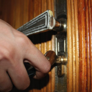 Article 71 :Appeler un serrurier : comment ça se passe ? Article 71 :Appeler un serrurier : comment ça se passe ?