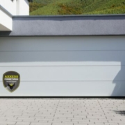 Article 98 : Une porte de garage pensée pour votre confort au quotidien Article 98 : Une porte de garage pensée pour votre confort au quotidien